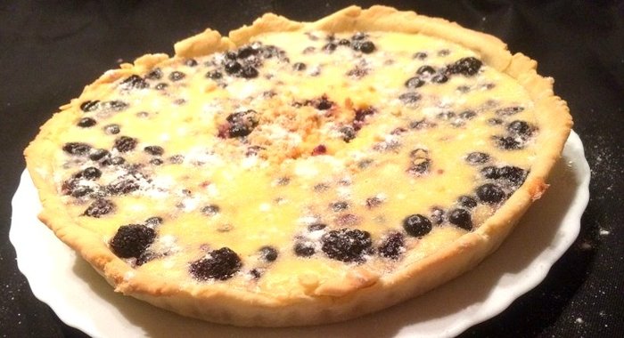 Черничный пирог со сметанной заливкой