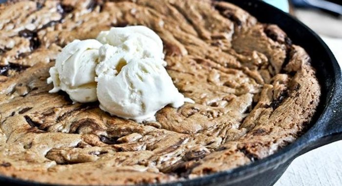 Шоколадный пирог в сковороде