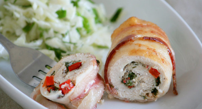 Куриные рулетики в беконе