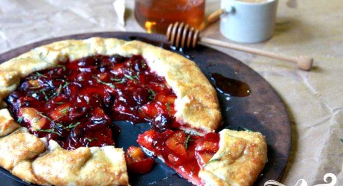 Галет с черешней и абрикосами