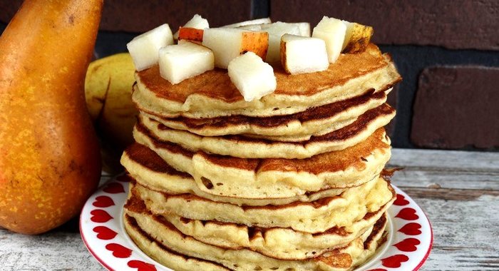 Грушевые панкейки на кукурузной муке