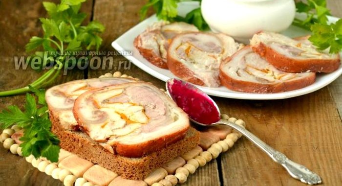 Рулет из рульки с начинкой в мультиварке