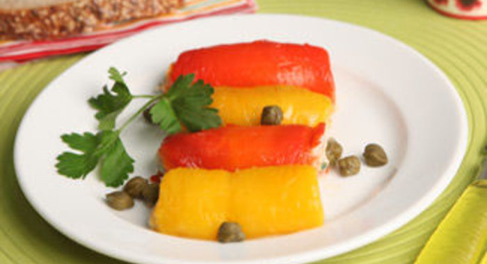 Рулеты из запеченных перцев