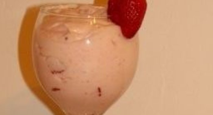 Вкусный крем для торта клубничный