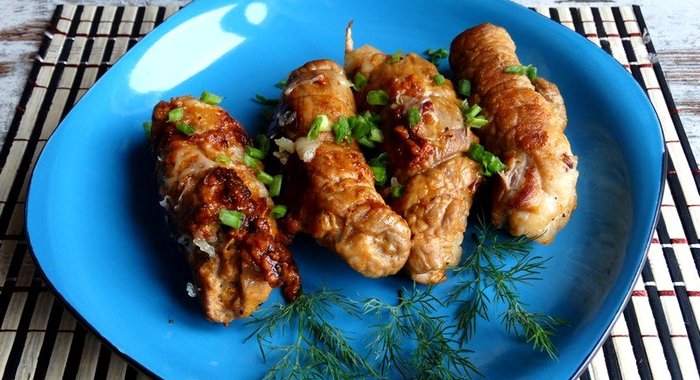 Свиные рулетики с помидорами и сыром