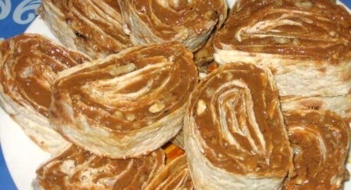 Сладкий рулет из лаваша