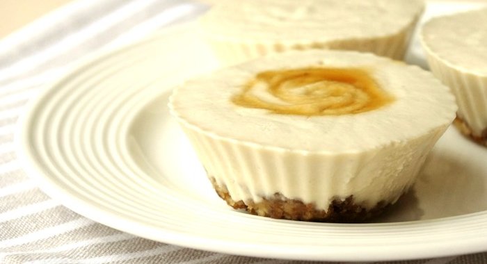 Вегетарианские мини-чизкейки без выпечки