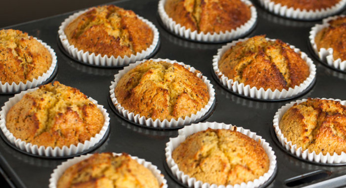 Медовые маффины с маком и курагой