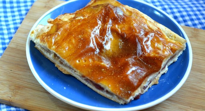 Пирог с малиной из слоеного теста