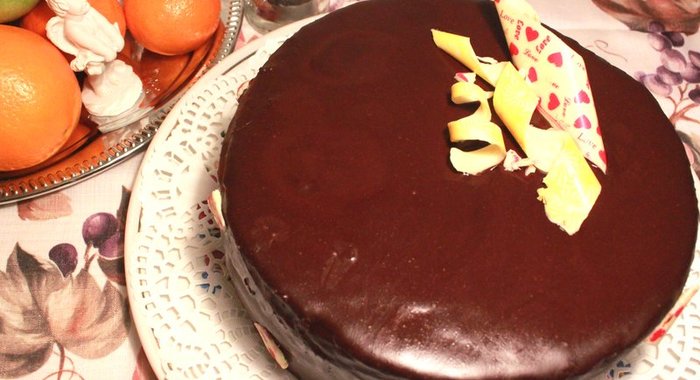 Торт «Малиново-вишневый трюфель»