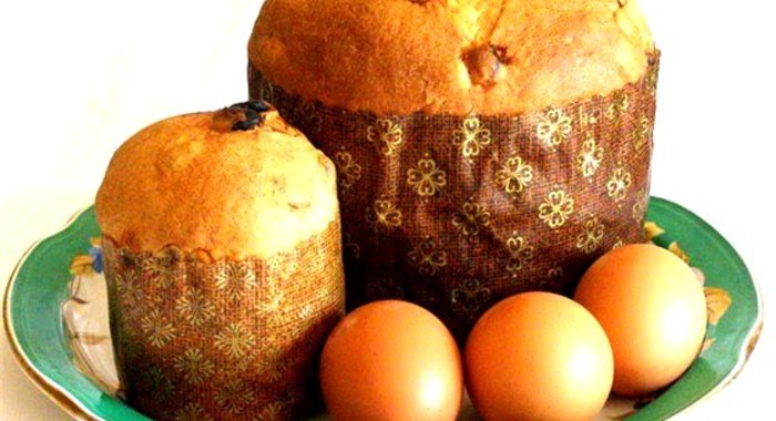 Кулич с цукатами и миндалем