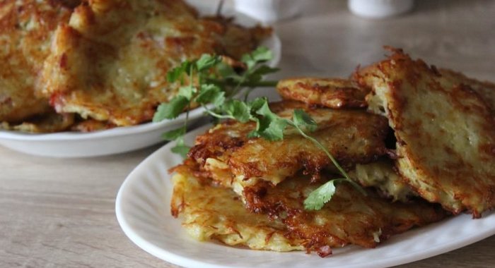 Картофельные оладьи с беконом и ветчиной
