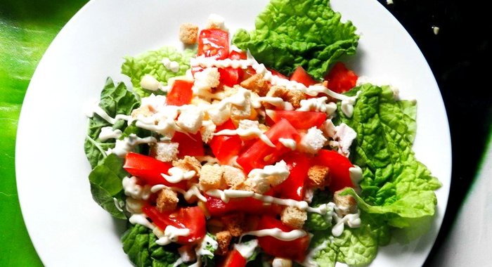 Салат с курицей и пекинской капустой