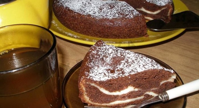 Шоколадный пирог с творожной начинкой в мультиварке