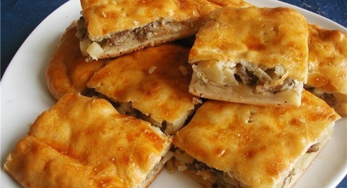 Пирог с картошкой и рыбными консервами