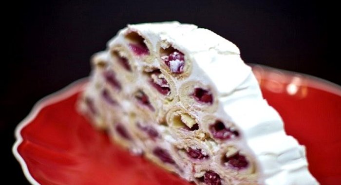 Торт Вишня в снегу