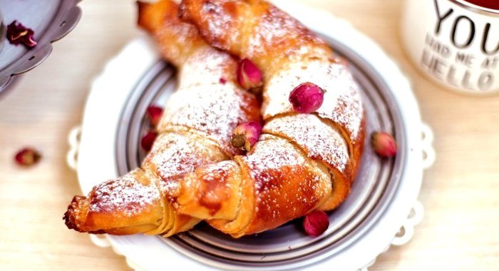 Круассаны с марципановой начинкой