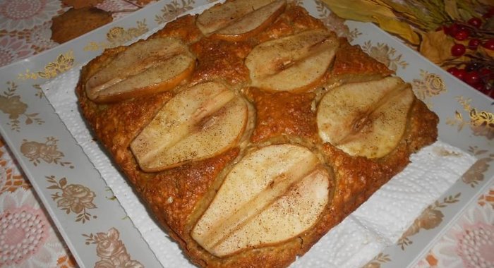 Геркулесово-грушевая шарлотка