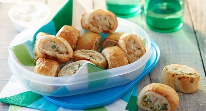 Слоеные рулетики с курицей