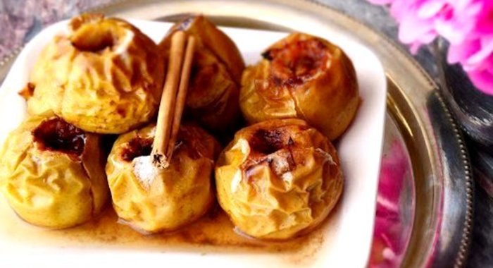 Запеченные яблоки с корицей и медом