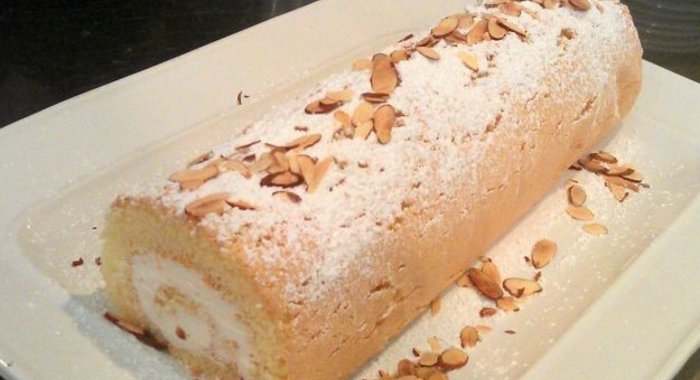 Миндальный рулет