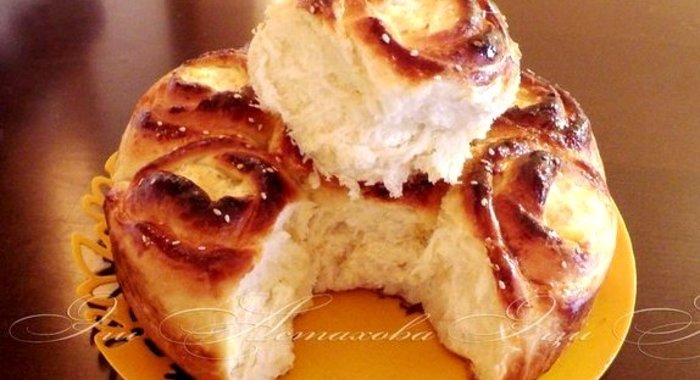 Пирог с творожными розами