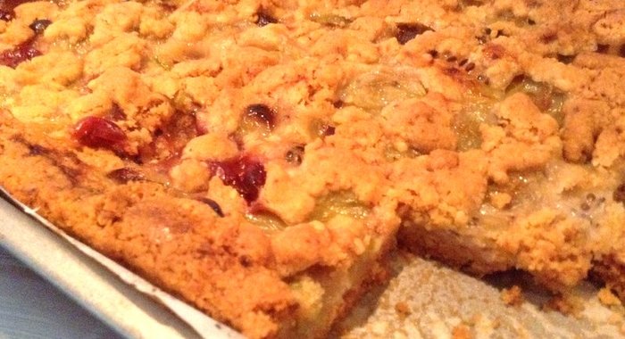 Штрейзель с крыжовником и миндалем