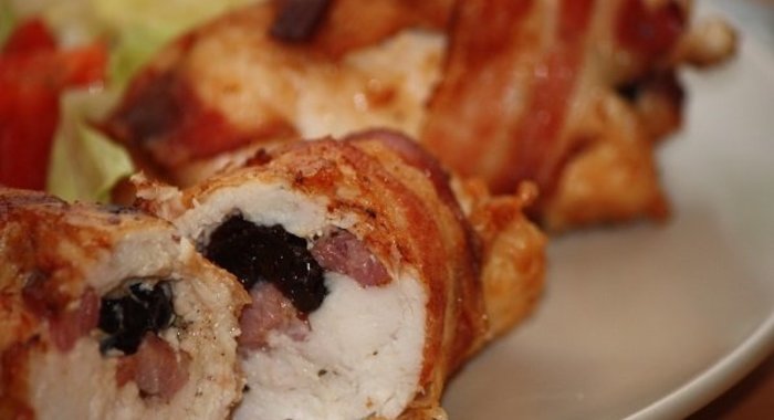 Рулет из индейки с черносливом