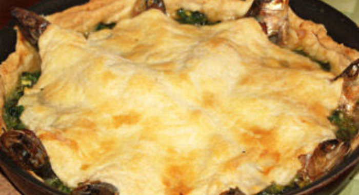 Корнуоллский пирог с выглядывающими сардинами