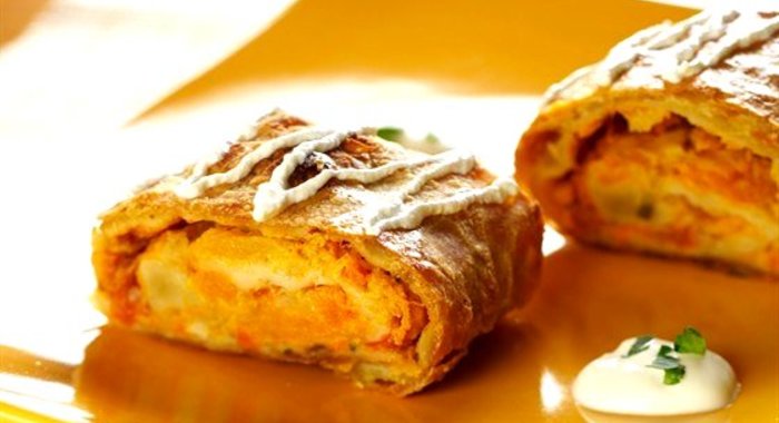 Тыквенный рулет с сырной начинкой