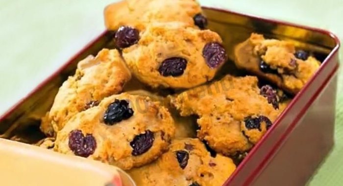 Печенье с вяленой вишней