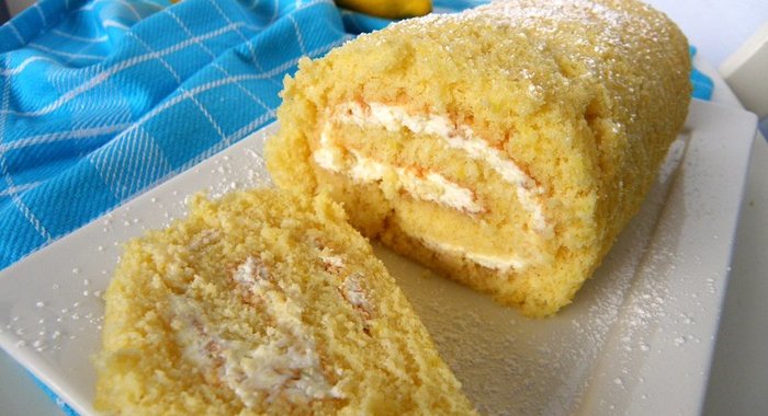 Лимонный бисквитный рулет