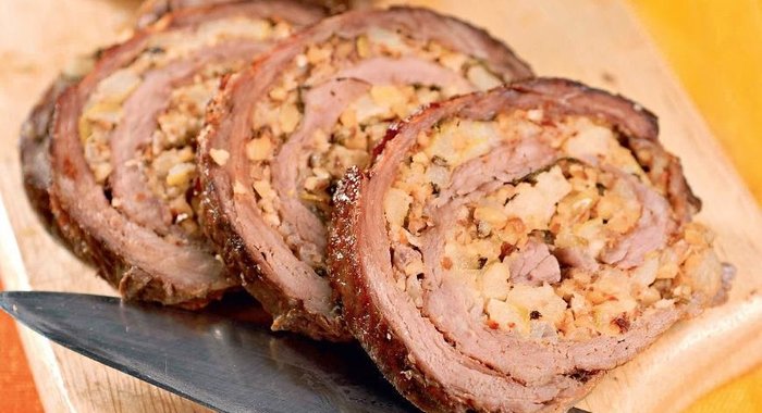 Рулет из говядины с яблоками