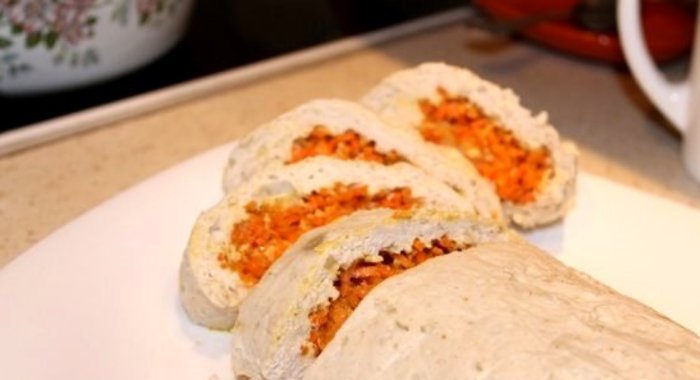 Рулет куриный с морковью и сыром