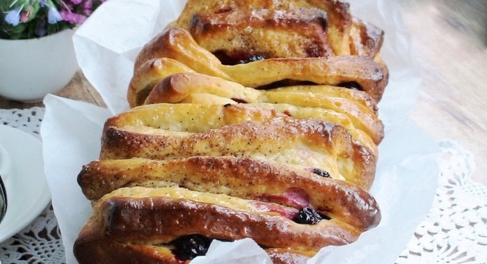 Пирог гармошка со смородиной