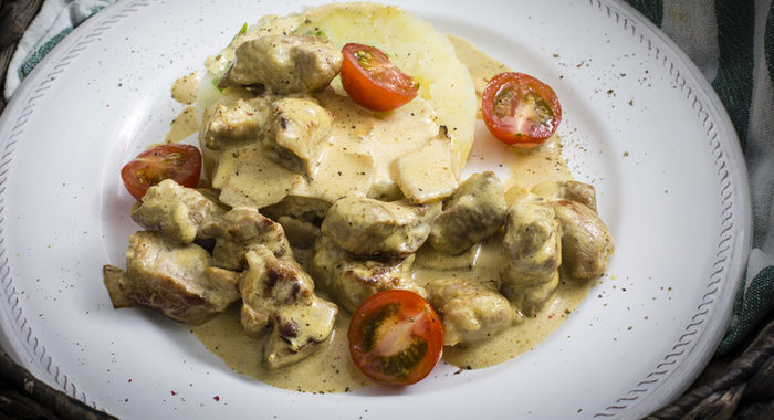 Свинина карри с толченым картофелем