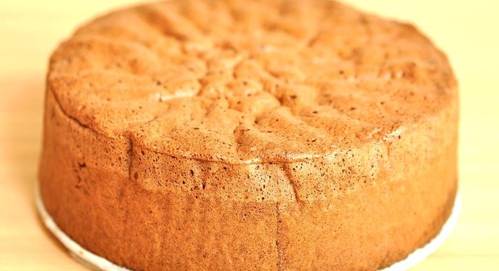 Бисквитное тесто со сгущенкой