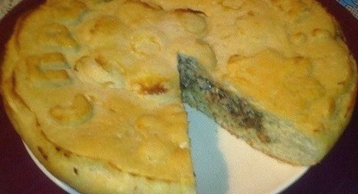 Пирог с консервированной сайрой из картофельного дрожжевого теста