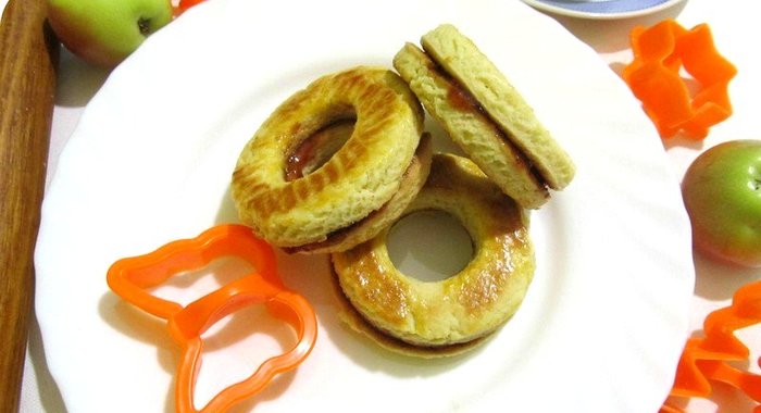 Песочное печенье со сливовым повидлом