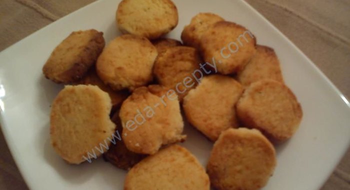 Печенье с пармезаном и розмарином