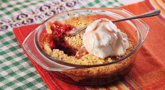 Крамбл с клубникой