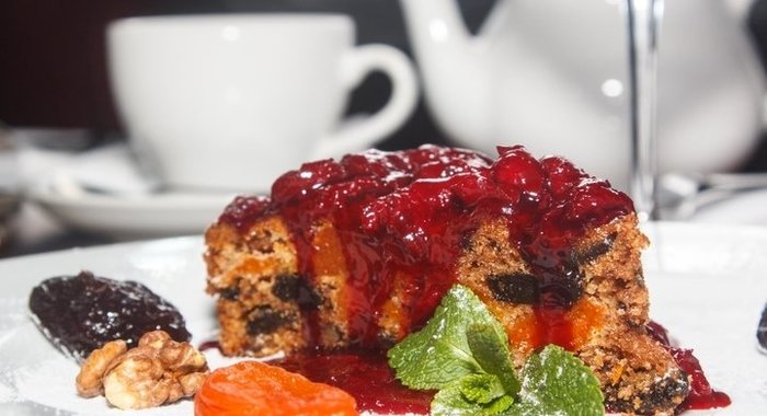 Пирог с черносливом и курагой