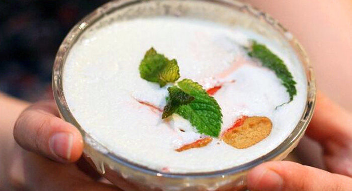 Парфе из клубники с имбирным печеньем и фреш-кремом