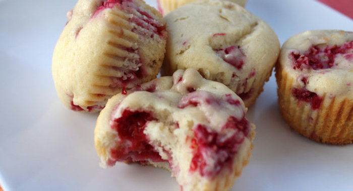Малиновые маффины со сливочным сыром