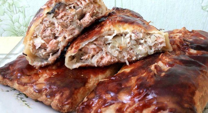 Рыбный пирог из слоеного теста