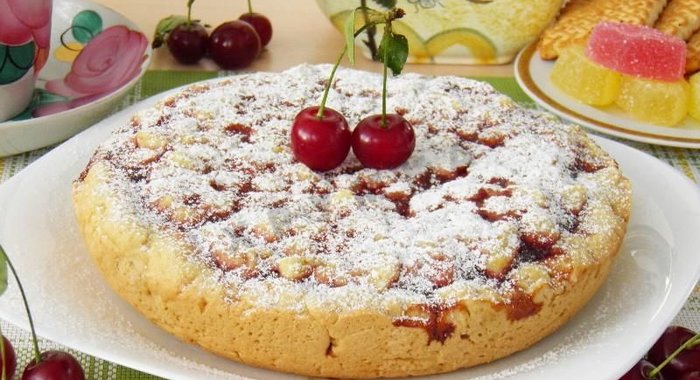 Пирог с вареньем в мультиварке