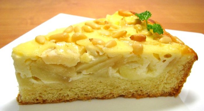 Яблочный пирог с кедровыми орешками