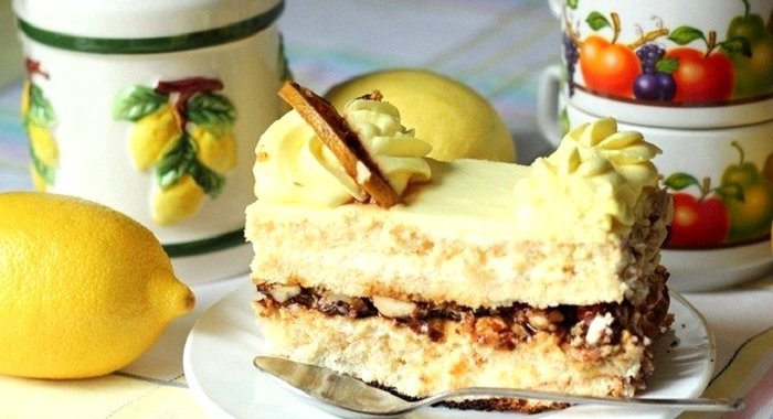 Лимонный торт с ореховой прослойкой