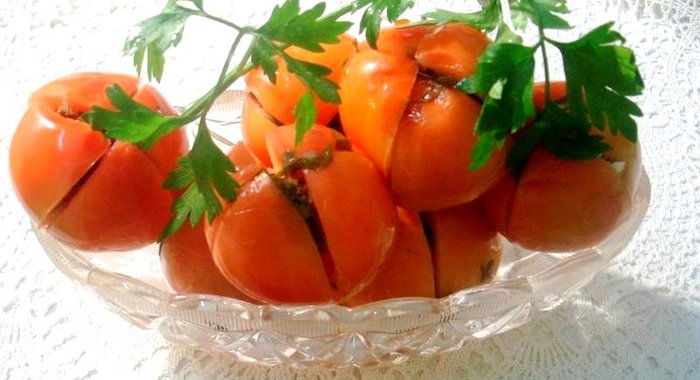 Помидоры бурые закусочные