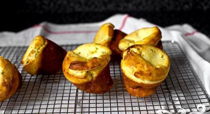 Поповеры с кукурузой и луком